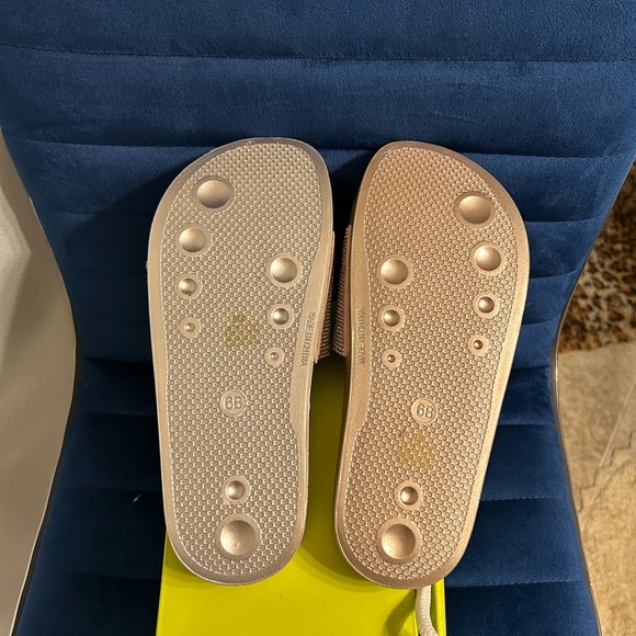 Gianni Bini Rhinestone Slides Brand New with Box - Picture 3 of 3